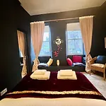 Unique Cozy Nest For 2, Old Town