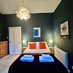 Unique Cozy Nest For 2, Old Town