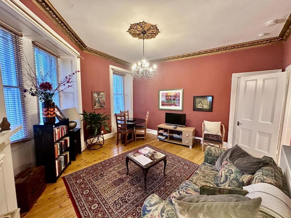 Unique Cozy Nest For 2, Old Town Edinburgh