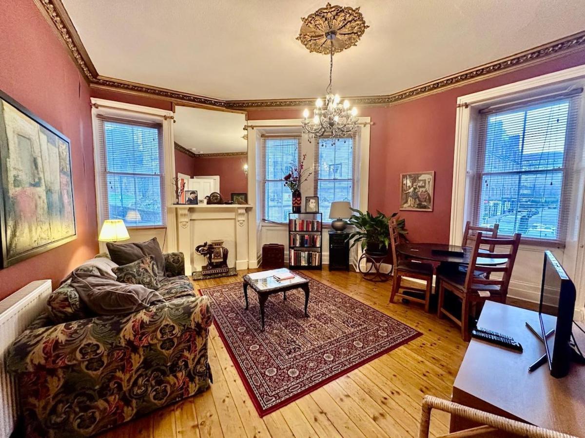 Unique Cozy Nest For 2, Old Town